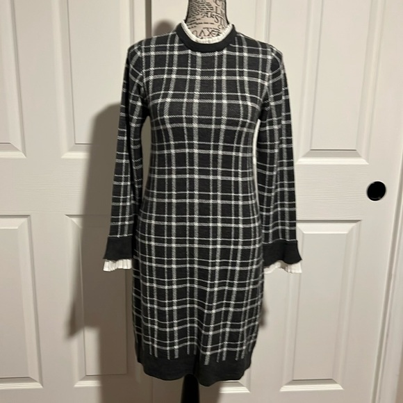 Vince Camuto - Picture 2 of 6